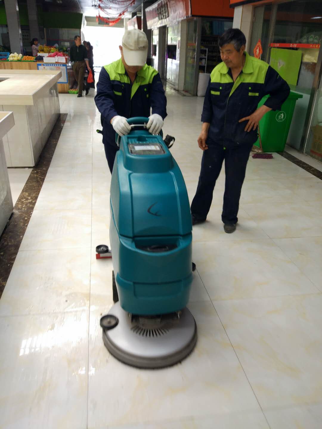 江蘇手推式洗地機(jī).jpg 江蘇手推式洗地機(jī).jpg