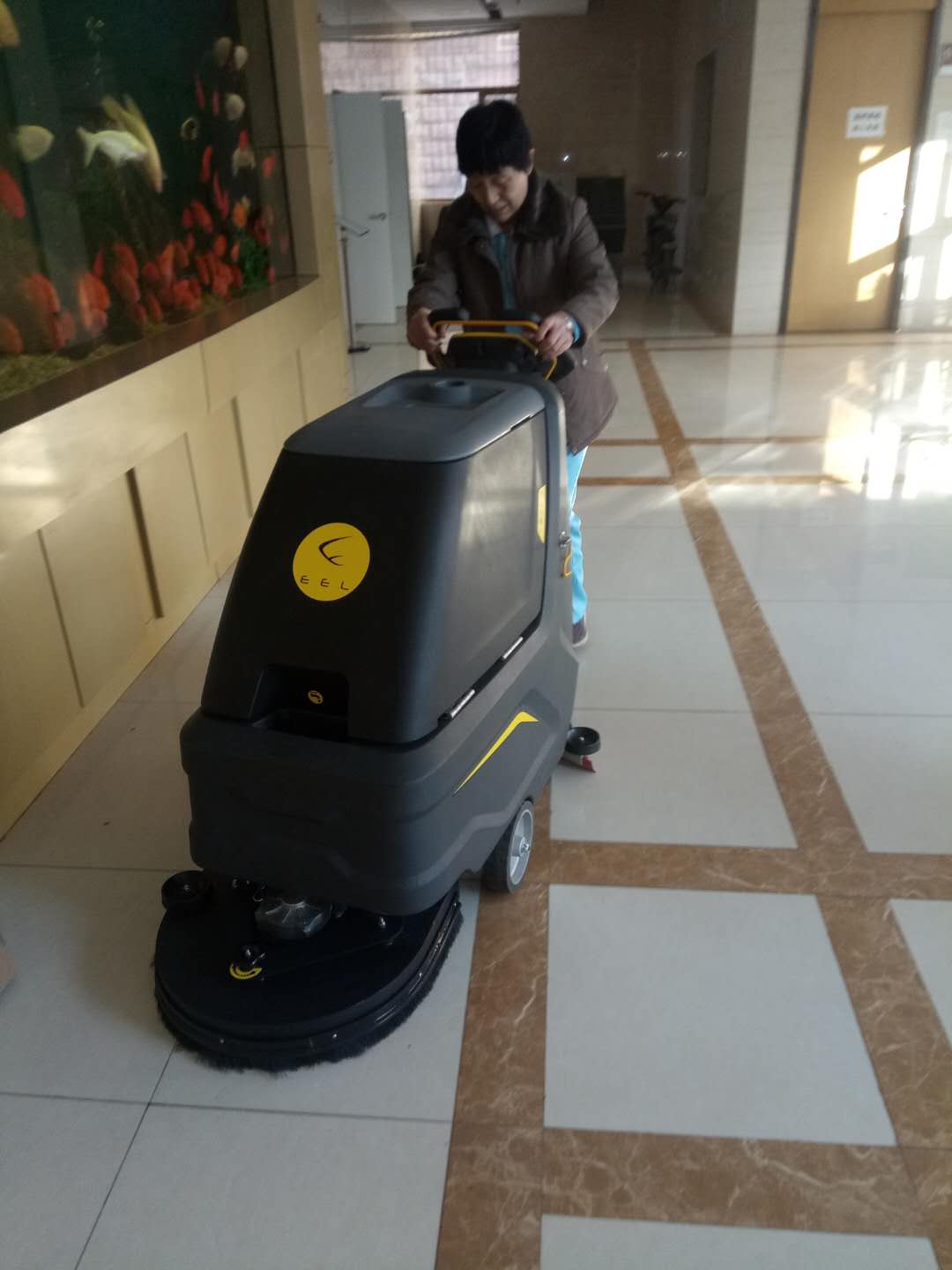 江蘇手推式掃地機(jī).jpg 江蘇手推式掃地機(jī).jpg