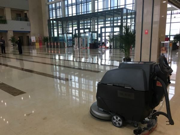 手推式洗地機(jī).jpg 手推式洗地機(jī).jpg